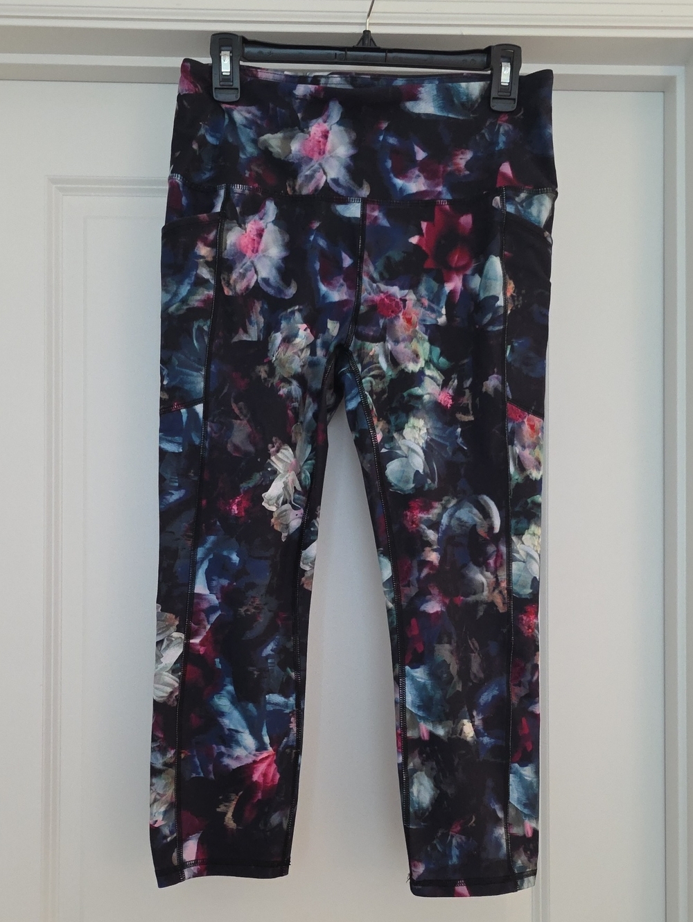 Reebok Black Multi Floral Print Capri Leggings